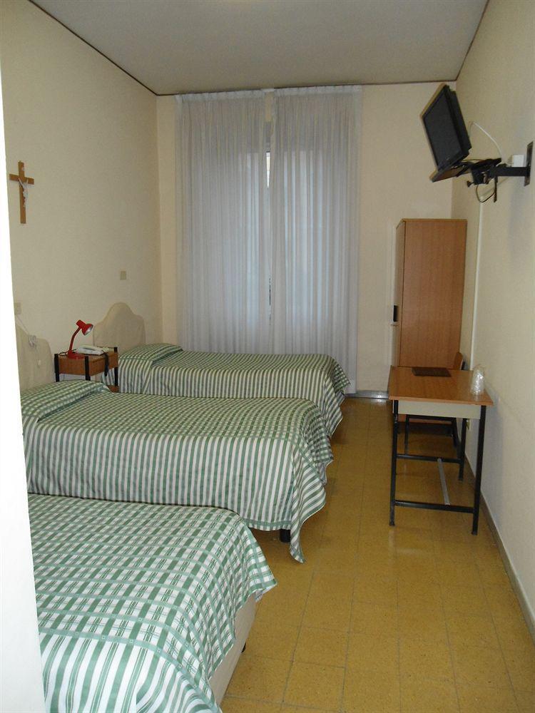 Ostello Villa Monte Mario ローマ エクステリア 写真